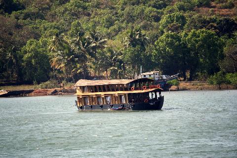 Boat Cruise in Goa - Download Goa Photos